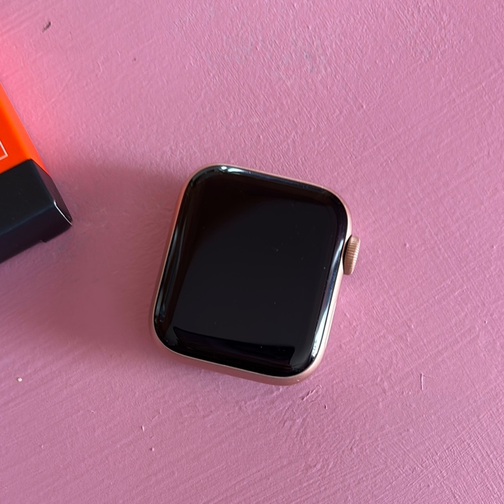 Rose gold Apple Watch SE